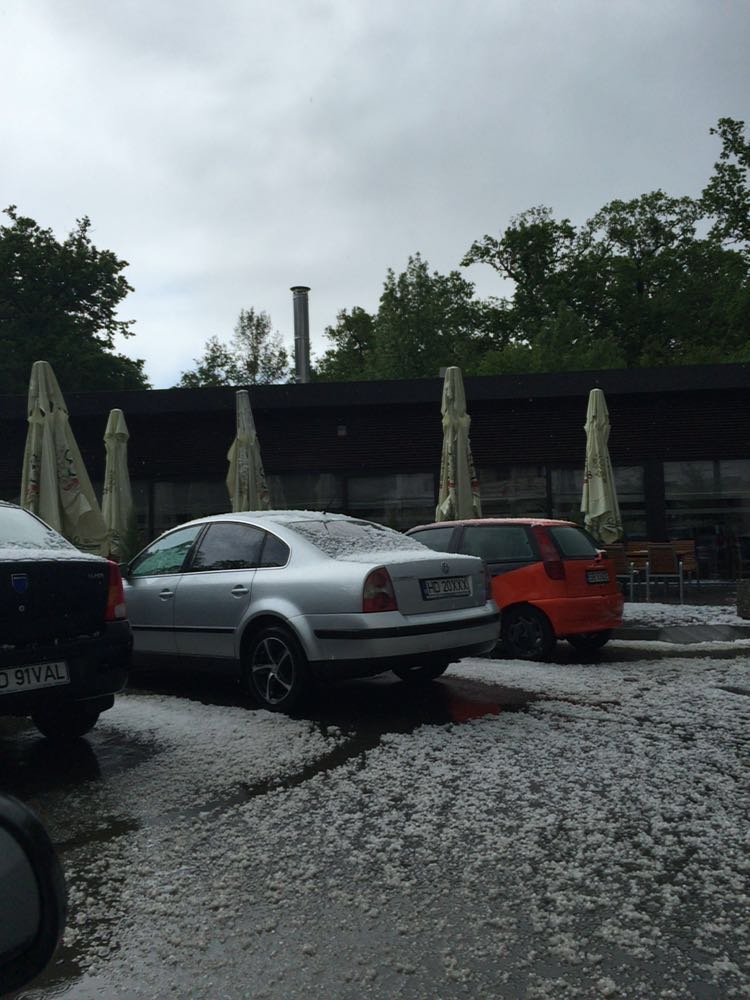 Galerie foto: GRINDINA in mai multe zone din oras