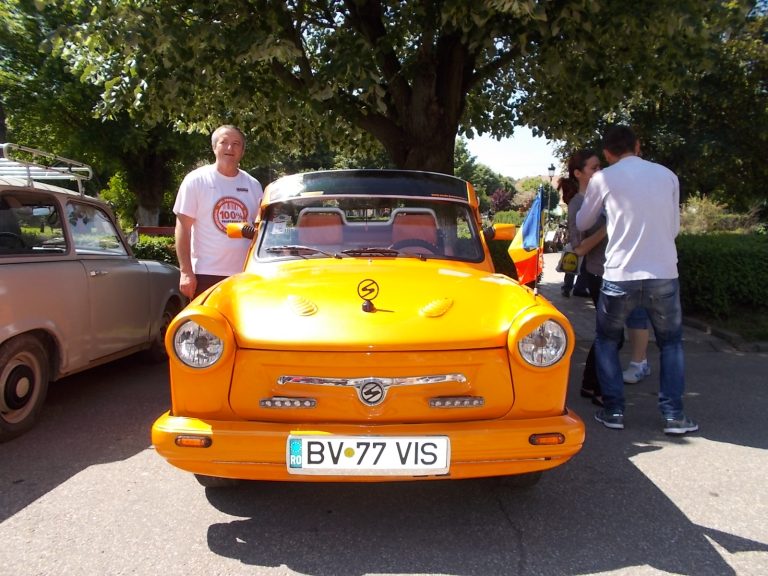 GALERIE FOTO -Trabi, my love: Mediașul a găzduit Întâlnirea Trabantiștilor