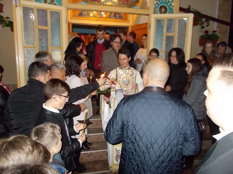 GALERIE FOTO – Mii de medieșeni la slujbele de Înviere