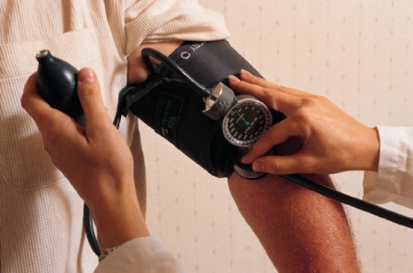 Aproape jumatate dintre romani sufera de hipertensiune