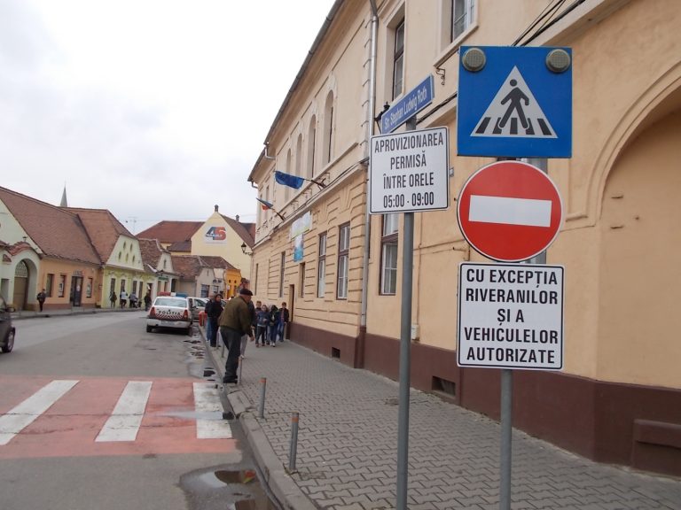 Stradă din Mediaș tranzitată de sute de șoferi, închisă circulației rutiere