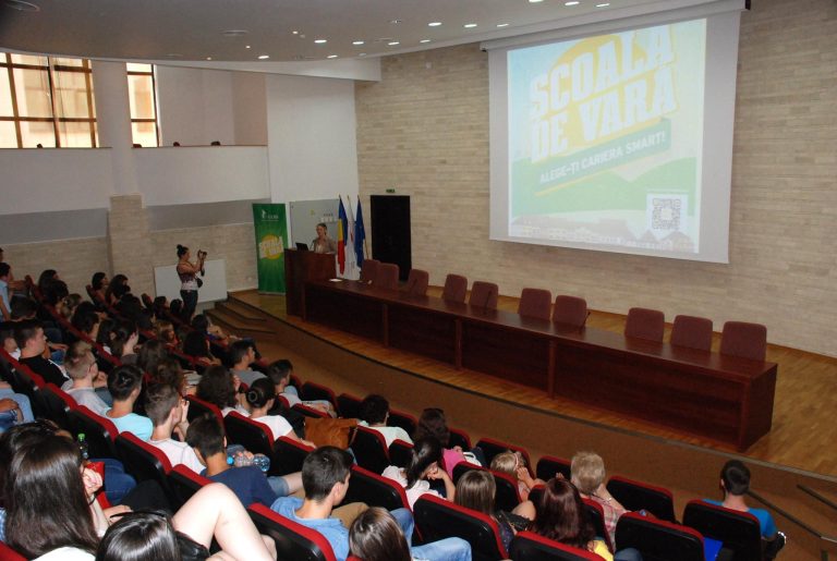 ULBS invită liceenii la Şcoala de vară: Alege-ţi cariera SMART!