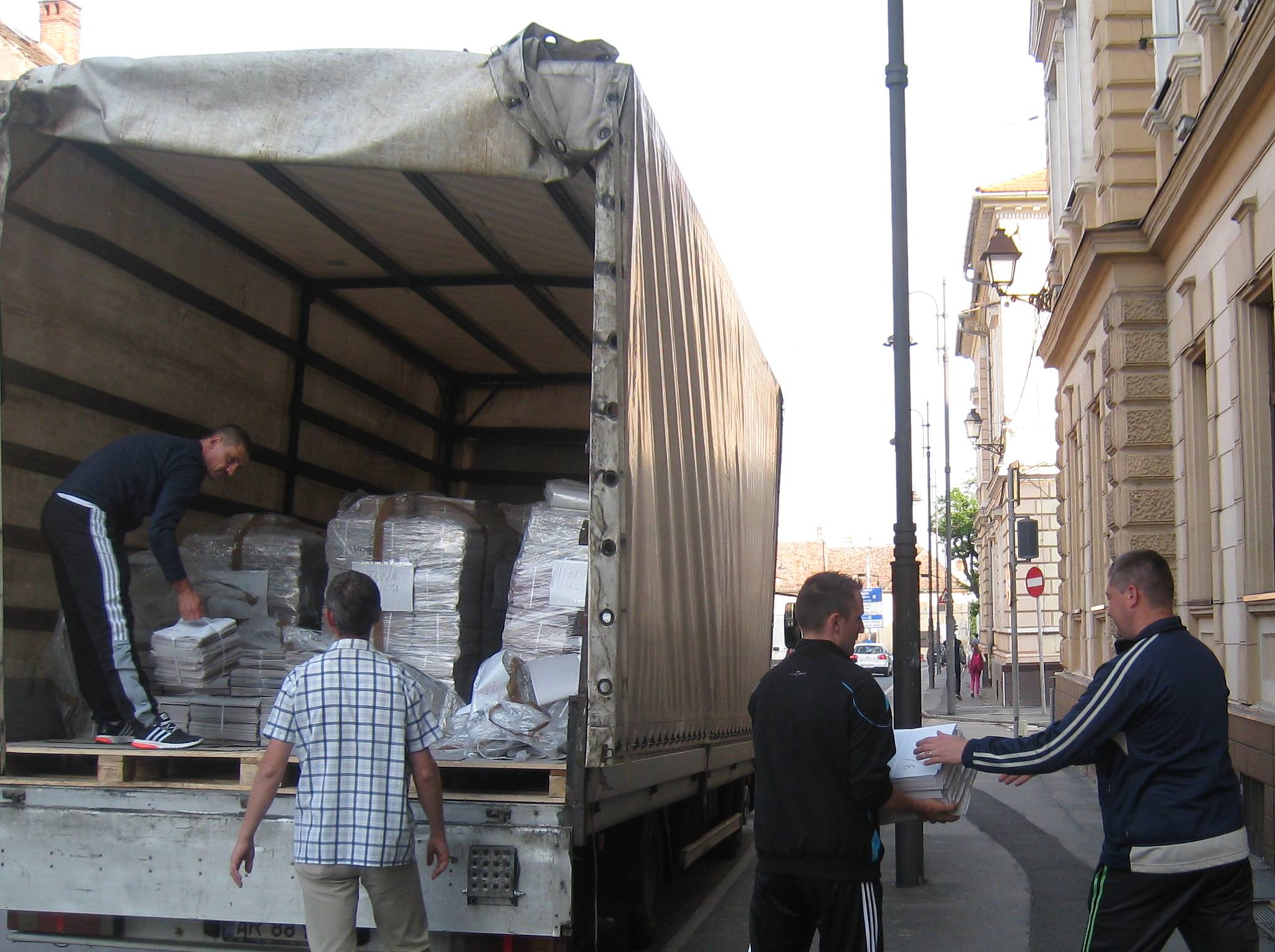 Vineri și sâmbătă se împart buletinele de vot. Prefectura a anunțat graficul de distribuire