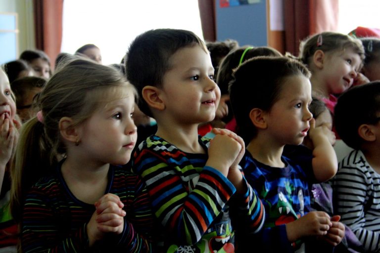 Primăria primește cereri pentru tichetele de grădiniță