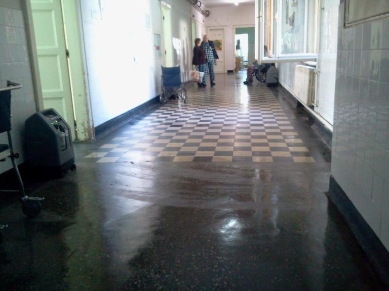 Analiza Initiativa Romania: Hexi Pharma, firma acuzata de vanzarea de dezinfectanti diluati in sute de spitale, a avut 20 de contracte cu Spitalul de Arsi in 2015, anul tragediei din Colectiv