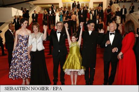 CANNES 2016 Covorul roșu s-a umplut de magie cu premiera noului film al lui Spielberg