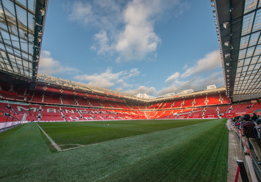 Stadionul Old Trafford, evacuat din cauza unui pachet suspect