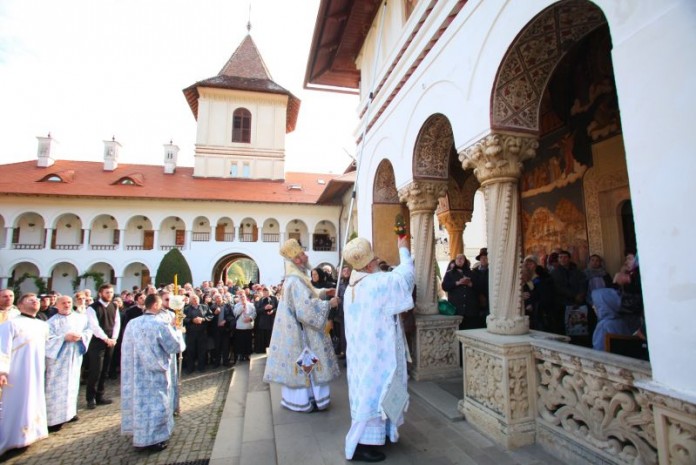 Biserica veche de la Sâmbăta de Sus, resfinţită