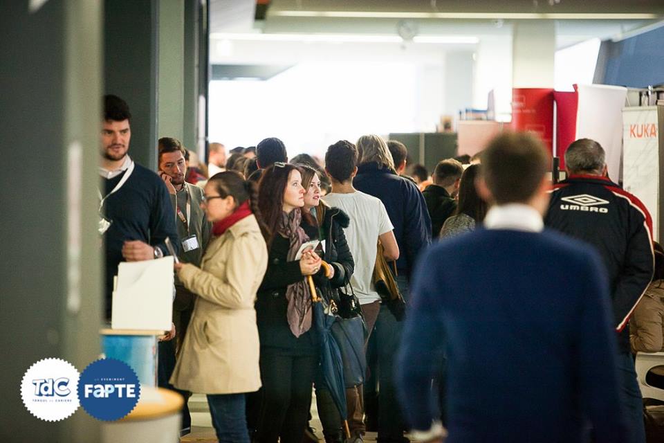 Studiu: De ce își schimbă românii locul de muncă