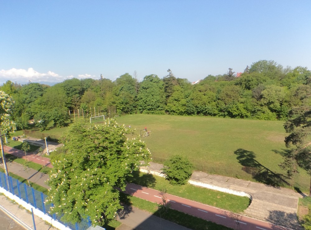 360 de lei/h pentru terenul secundar de fotbal