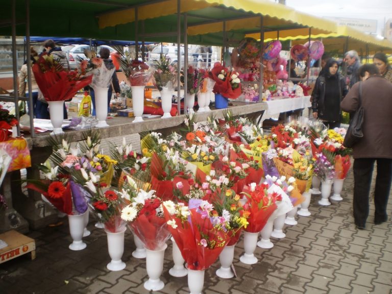 Piața Mediaș, mai tare ca Piața Obor din capitală. La numărul de angajați