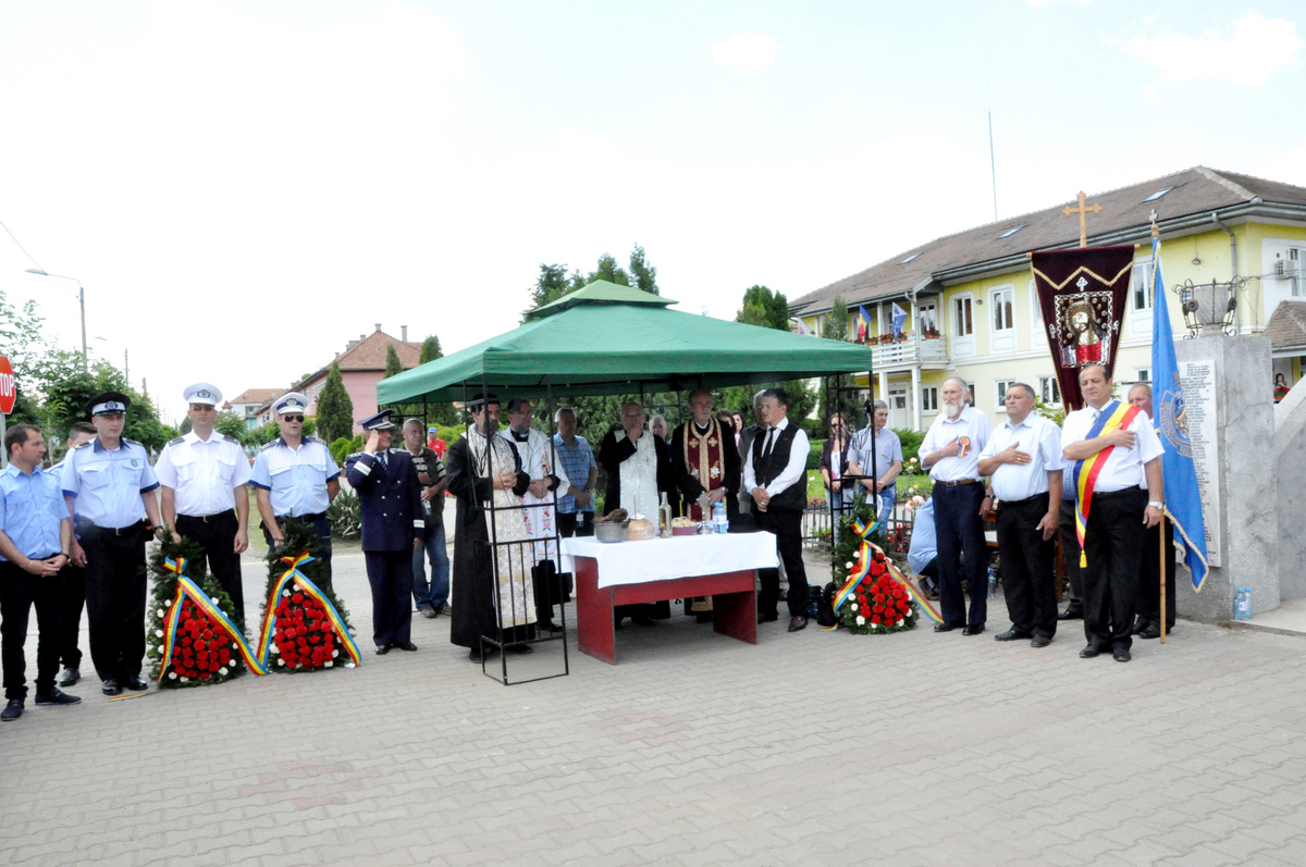 Ziua Eroilor celebrată cu slujbă la Copşa Mică