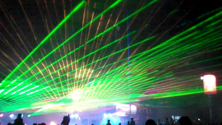 GALERIE FOTO – Copșa Mică a celebrat solstițiul de vară prin Festivalul Luminii