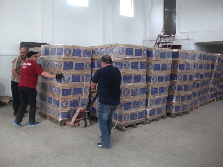 Începe distribuirea pachetelor alimentare de la UE pentru sibienii defavorizați
