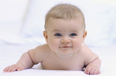 Indemnizaţia de creştere a copilului creşte de la 1 iulie. Care este suma minimă plătită de stat