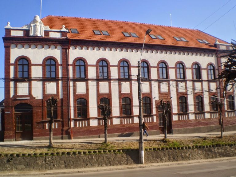 Tânăr de 20 de ani, dus la închisoare pentru tâlhărie, furt și violare de domiciliu