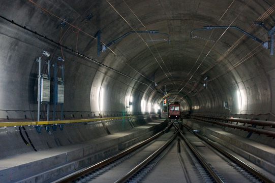 Tunelul elveţian Saint-Gothard, cel mai lung din lume, a fost inaugurat