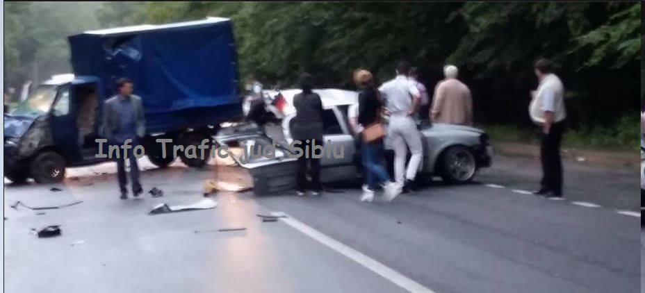 Accident grav la iesirea din Sibiu spre Rasinari, doi oameni sunt raniti