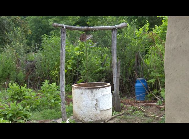 A scăpat cu viaţă după ce a căzut 8 metri în fântână!