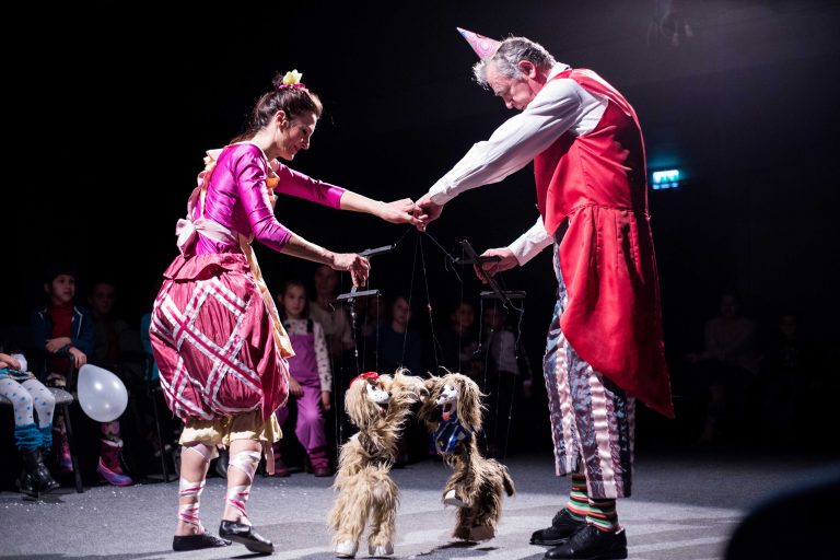 Spectacole îndrăgite încheie stagiunea la Teatrul Gong