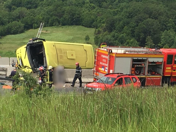 Accident grav în judeţul Braşov, un autocar cu copii s-a răsturnat