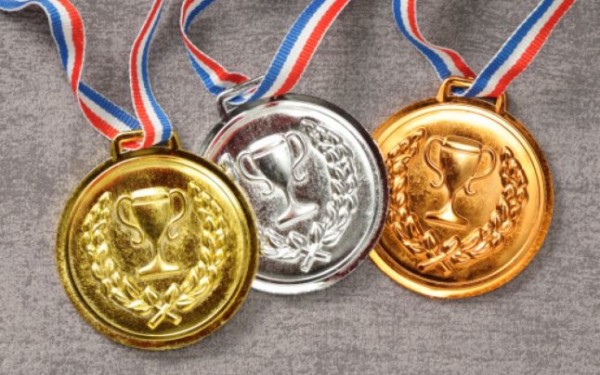 Elevii romani au castigat la Olimpiada Internationala de Fizica din Elvetia 2 medalii de aur si 3 de argint