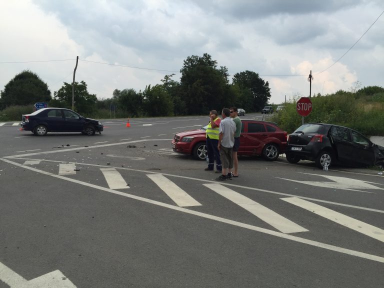 FOTO: 5 răniți după un accident pe DN 14
