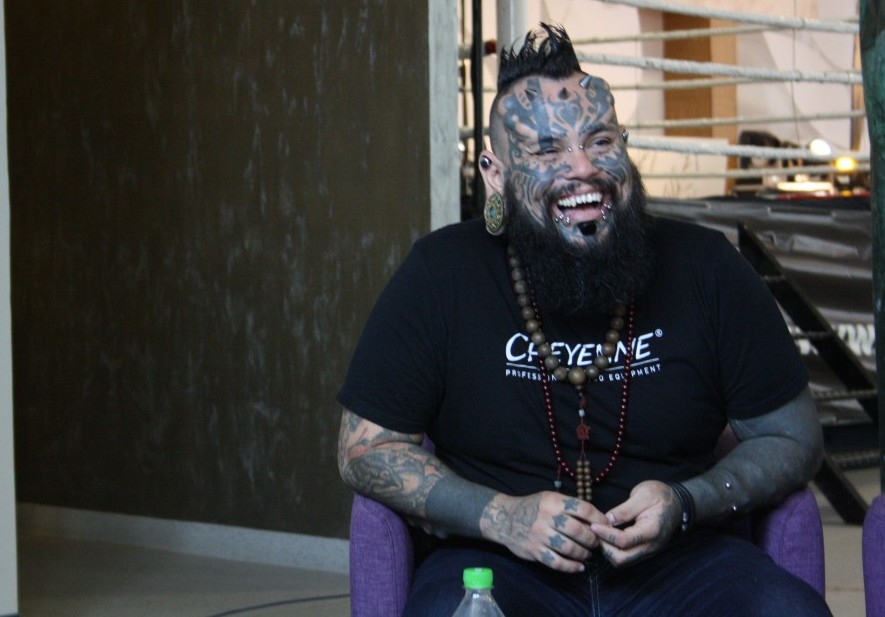 Tattoo Expo – Cel mai modificat om din lume, fost medicinist