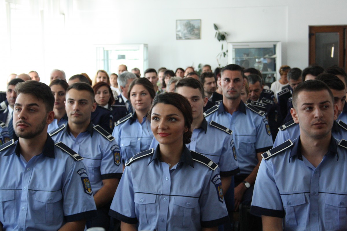 22 noi poliţişti la Sibiu, 6 sunt fete