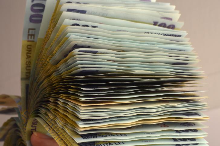 Guvernul împrumută aproape 6 miliarde de lei de la bănci, în ianuarie