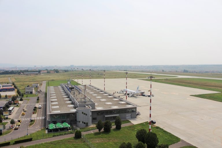 Alertă pe aeroportul Sibiu. Pasagerii zborului BlueAir de la Stuttgart, trimiși în izolare la domiciliu