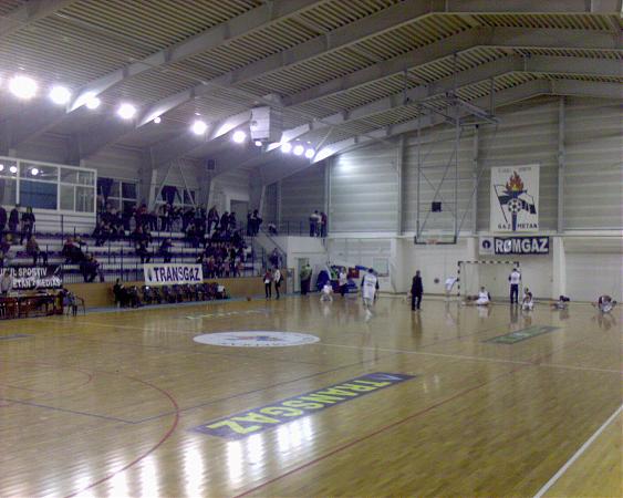 Plouă în Sala Sporturilor din Mediaș. Ce soluții are Primăria
