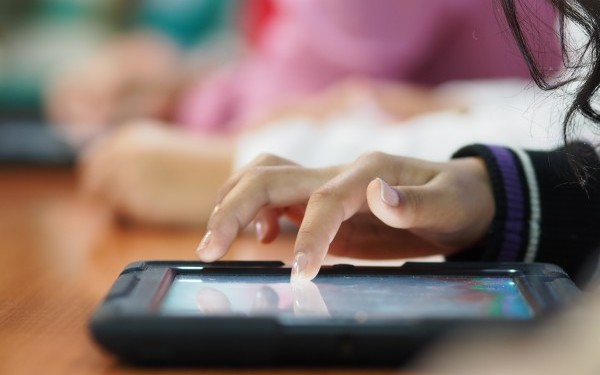 Eurostat: România, printre țările UE în care gospodăriile beneficiază de internet de mare viteză