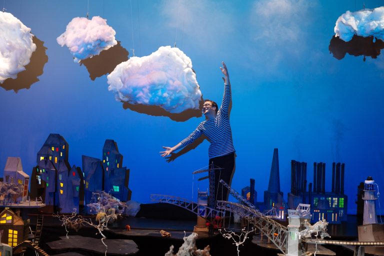 „Cel mai mare Gulliver” ajunge la Sibiu, la Teatrul „Gong”