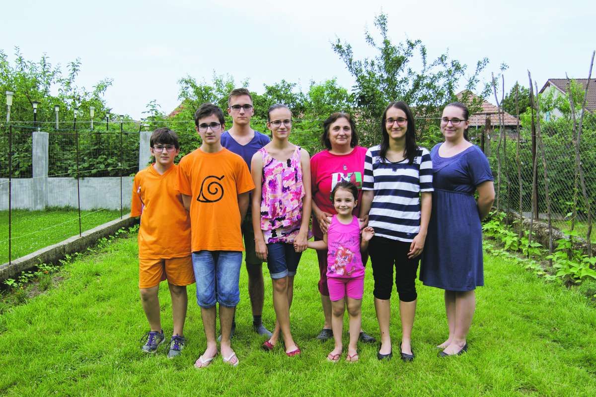 8 copii talentați, crescuți doar de mamă