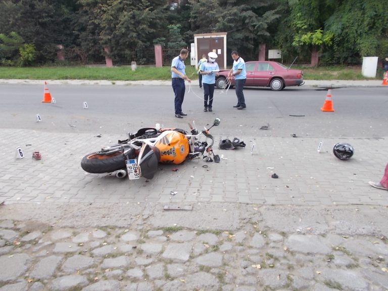 GALERIE FOTO – Tragedie pe două roți la Mediaș: Motociclist decedat într-un accident rutier