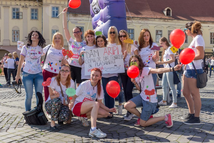 Ajungem MARI caută voluntari pentru micuți
