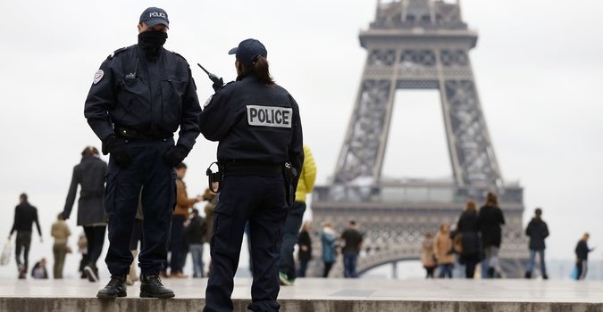 Alertă la Paris din cauza unui posibil terorist afgan