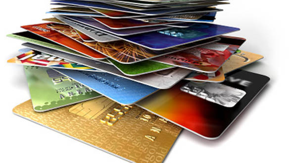 A furat un card și a făcut cumpărături de peste 6.000 de lei