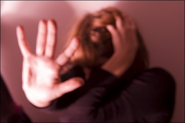 Tânăr condamnat la 4 ani de închisoare pentru viol, reținut de polițiști