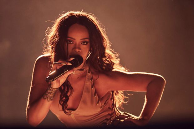 Meniul complet, direct de la Rihanna. Ce mănâncă de arată așa bine!