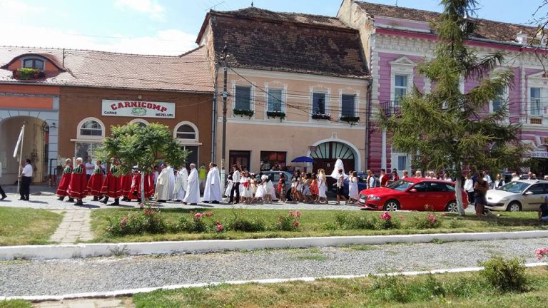 Procesiune impresionantă de Sfânta Maria, la Dumbrăveni