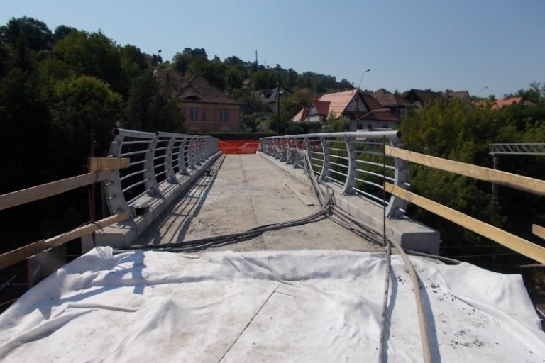 Se redeschide o pasarelă tranzitată de sute de persoane