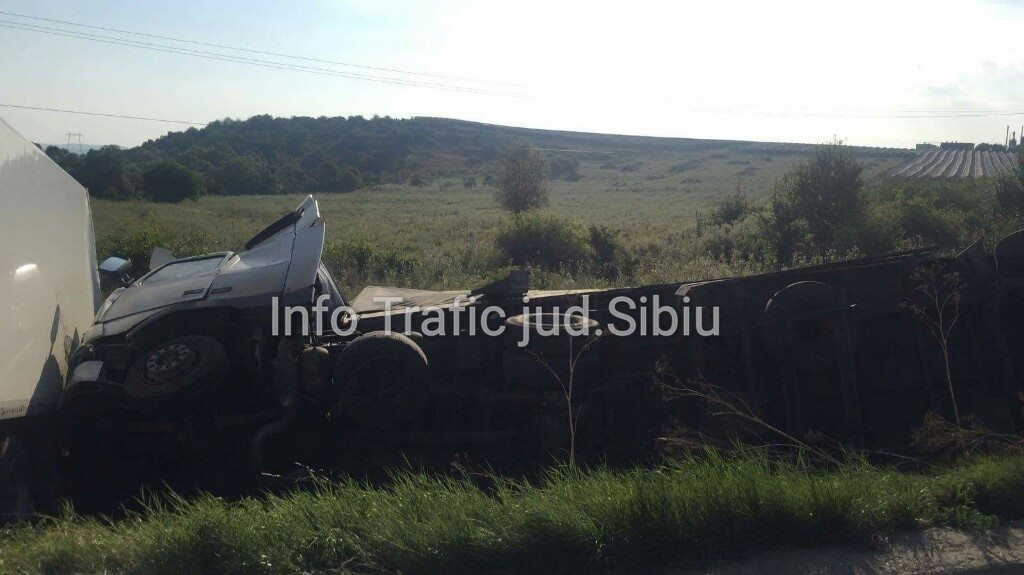 FOTO: Accident în lanț la Miercurea, două TIR-uri și o mașină s-au ciocnit