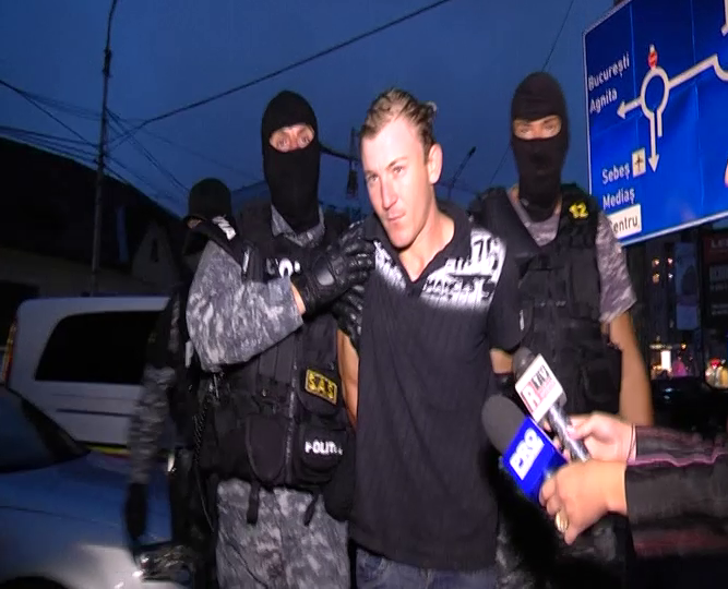 VIDEO: Violatorul a fost dus la audieri la Parchetul de pe lângă Judecătoria Sibiu