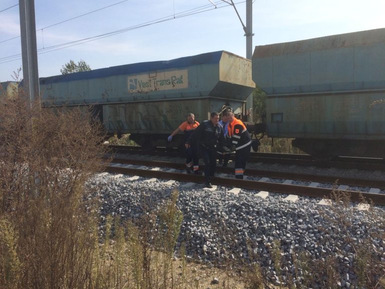 GALERIE FOTO – Femeie lovită de tren. A ajuns în stare gravă la spital
