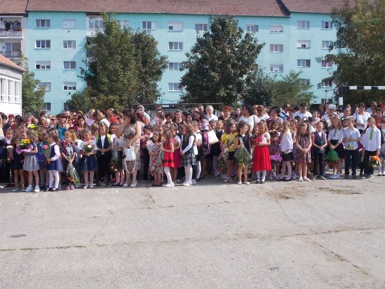 Astăzi încep înscrierile în învățământul primar