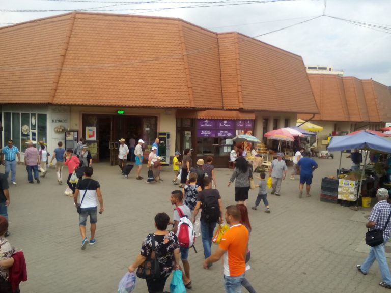 Piața din Mediaș nu se închide de luni