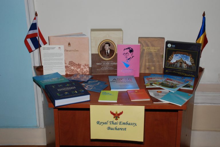 GALERIE FOTO – Donație pentru Centrul Cultural Thailandez și Festivalul bucătăriei thailandeze, la Universitatea ”Lucian Blaga” din Sibiu