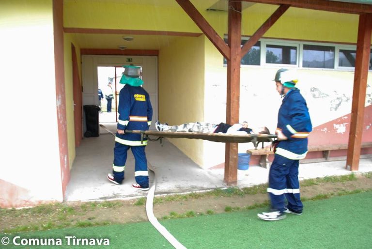 Exercițiu amplu la Colegiul Brukenthal, pompierii simulează cutremur urmat de incendiu